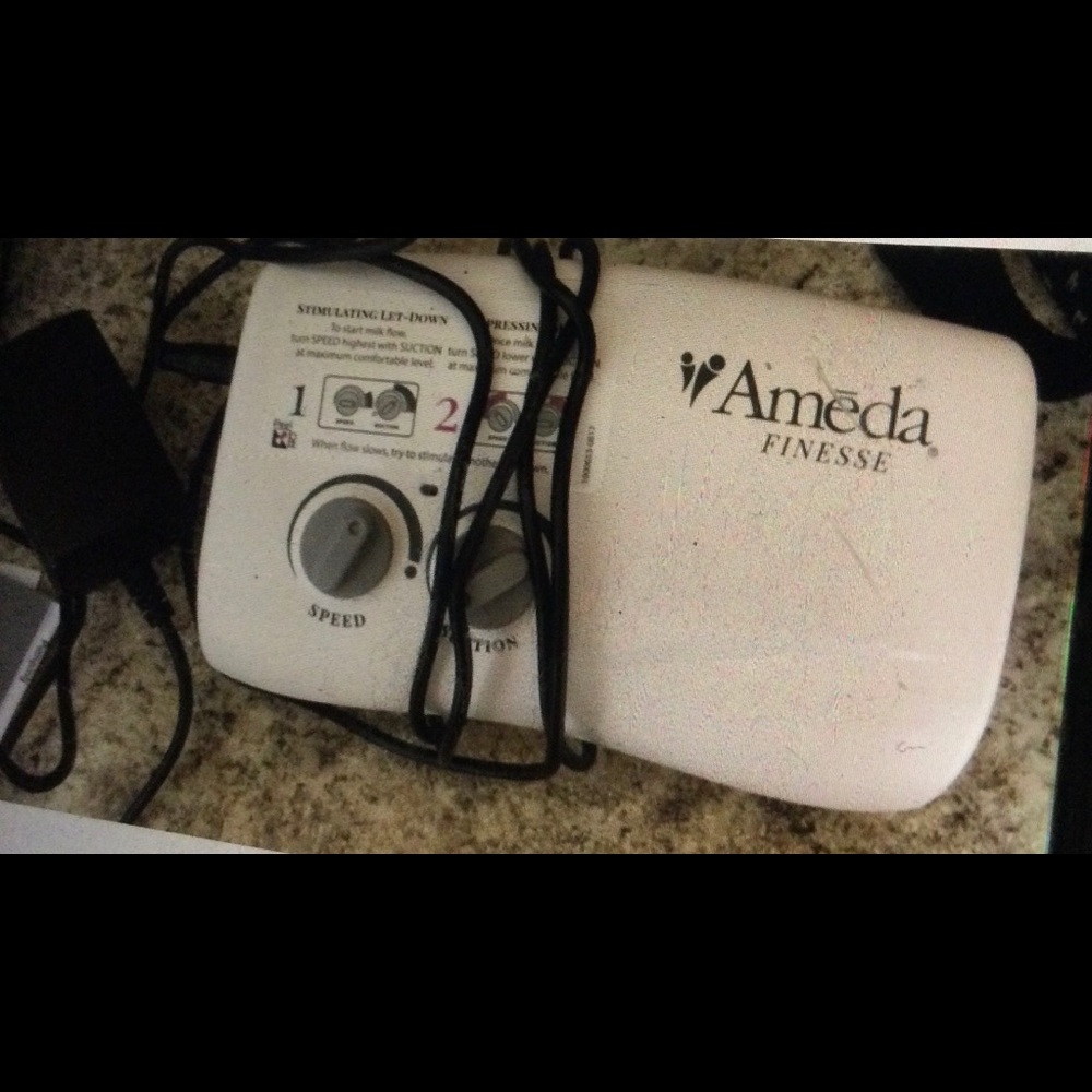 Ameda Finesse breast pump